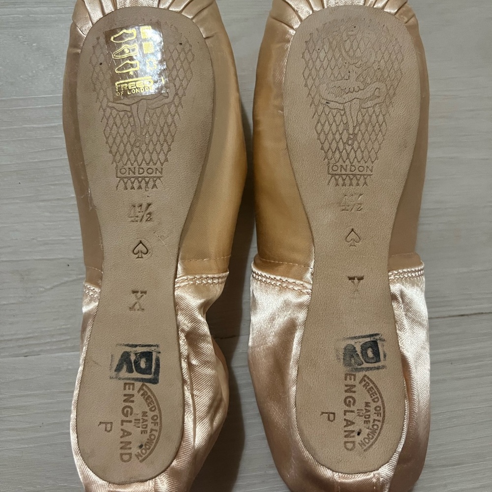 NEW FREED 4.5 X POINTE SHOES FOR SALE - 5 PAIRS - MAKERS LISTED IN DESCRIPTION